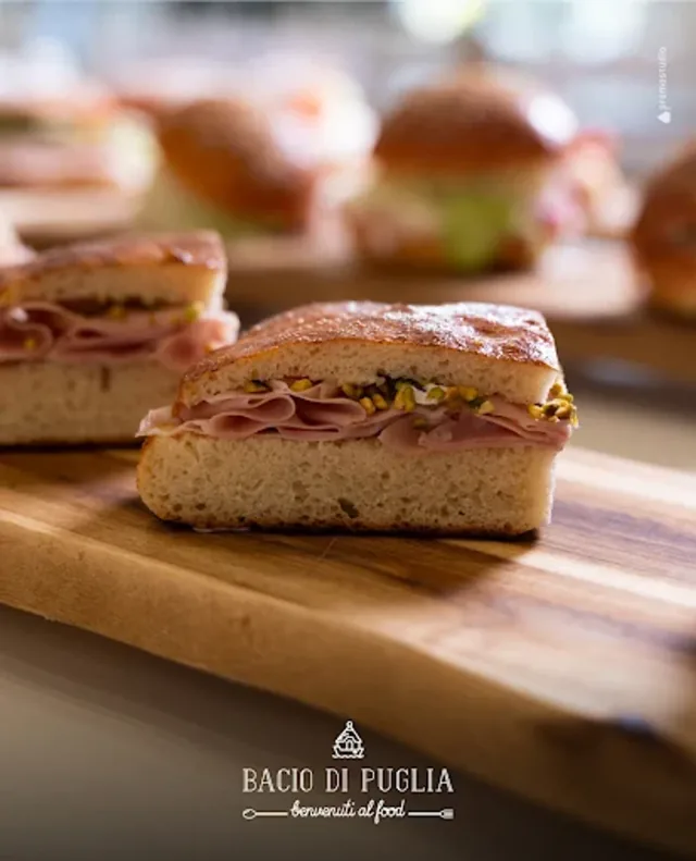 Focaccia farcita di Bacio di Puglia, dalla galleria della sede di Bari